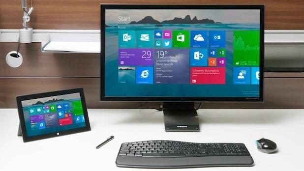 Pracovní plocha Windows 8.1 na monitoru a tabletu