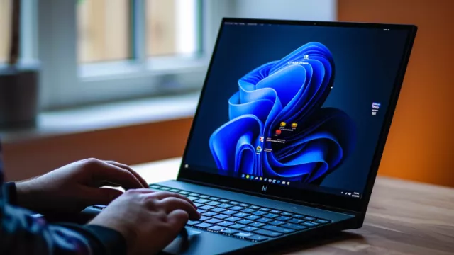 Laptop se systémem Windows 11